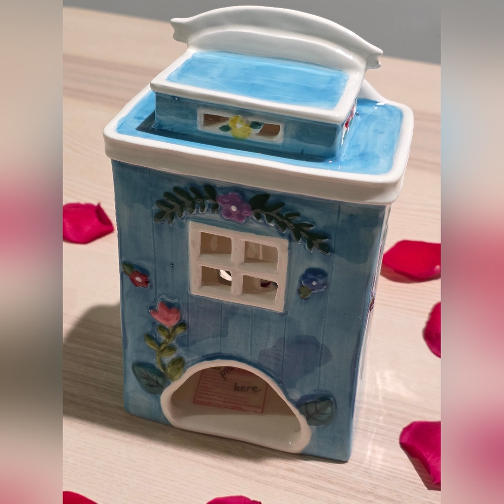 NWT Sanrio Hello Kitty Ceramic Floral Garden Shop Candle House - Picture 6 of 15